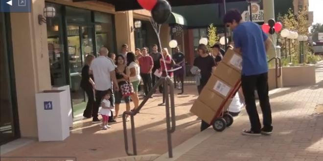Vidéo : Il renverse des caisses d’iPhone 5 devant les Apple Store